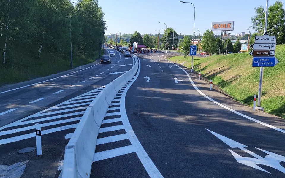 Sjezd z přivaděče na ulici Romana Havelky.