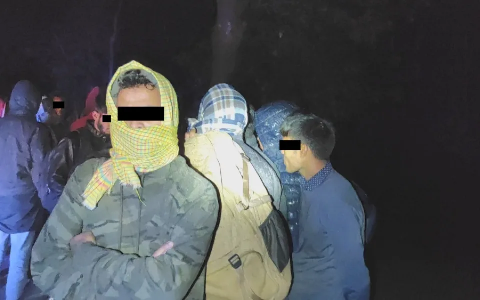 Po silnici u Nadějova šlo 25 uprchlíků z Bangladéše. Jejich cílem byla Itálie
