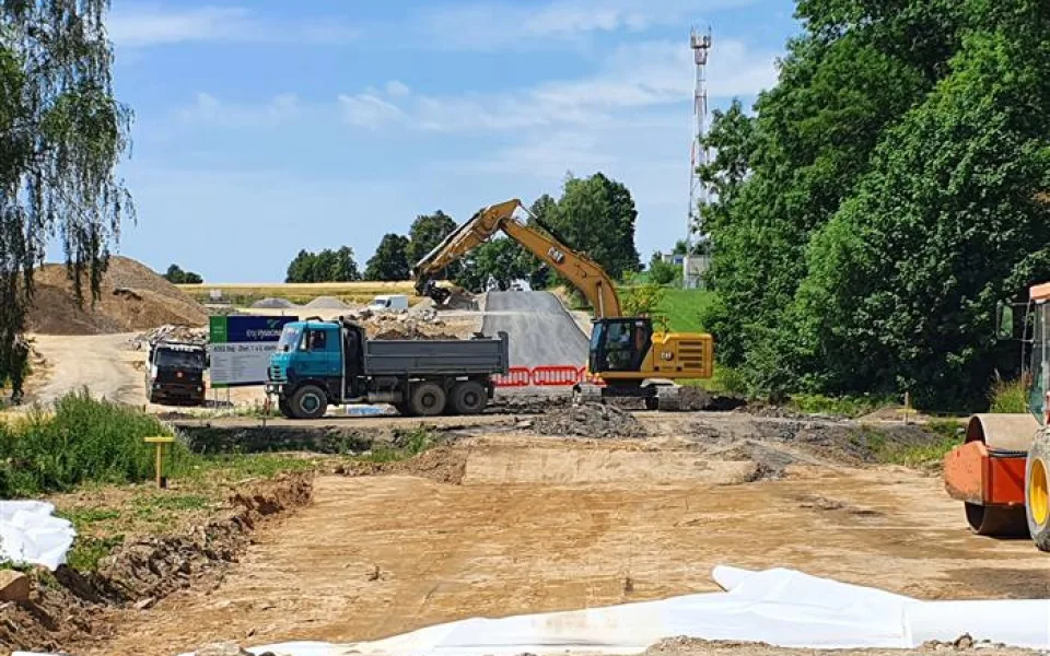 Modernizace za 161 milionů. Úsek mezi Jamným a Zhoří jako první v září vyzkouší autobusy