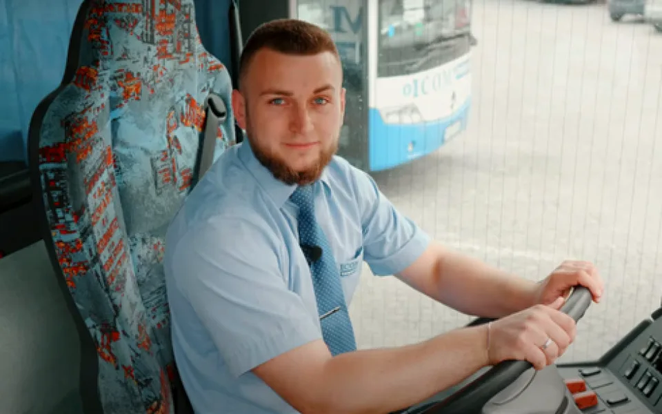 Vasyl Shutko za volantem autobusu.