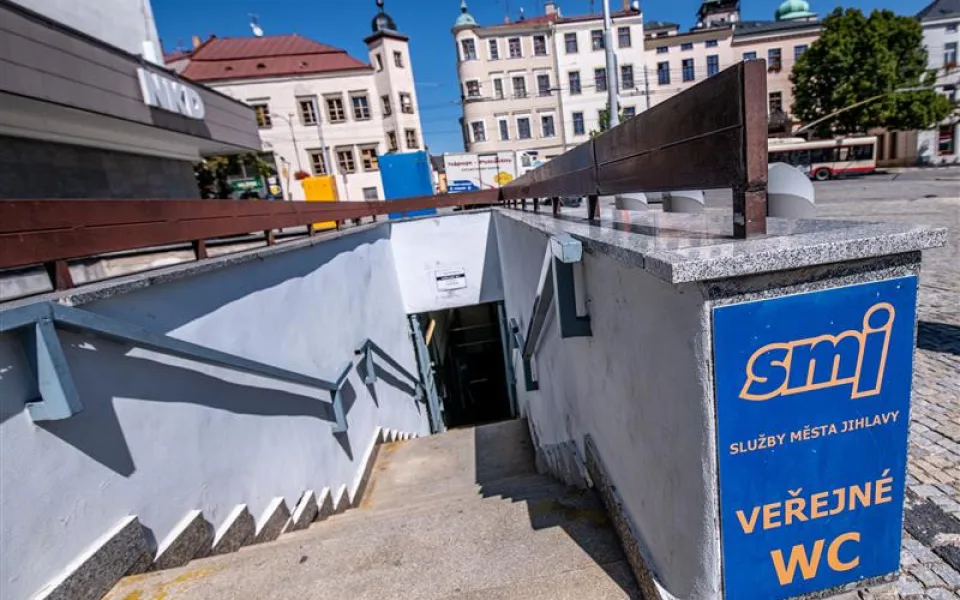 Jihlava má nové veřejné záchody, občané mohou zdarma využít toalety ve Zlaté hvězdě a Radniční restauraci