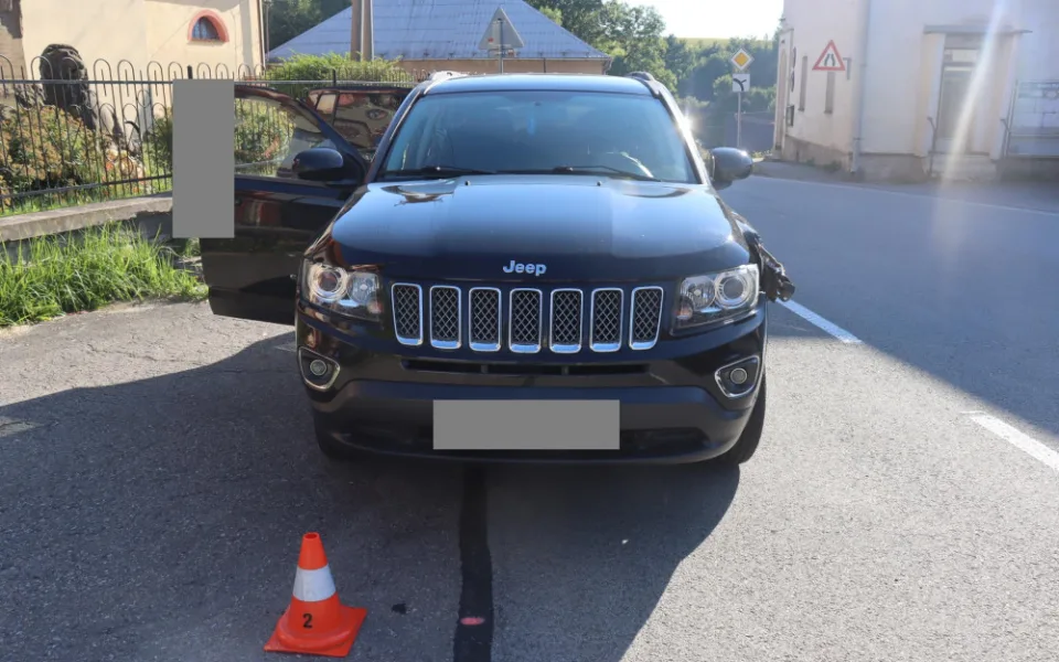Jak to bylo s páteční nehodou v Dolní Krupé? Svědkové, hlaste se policii