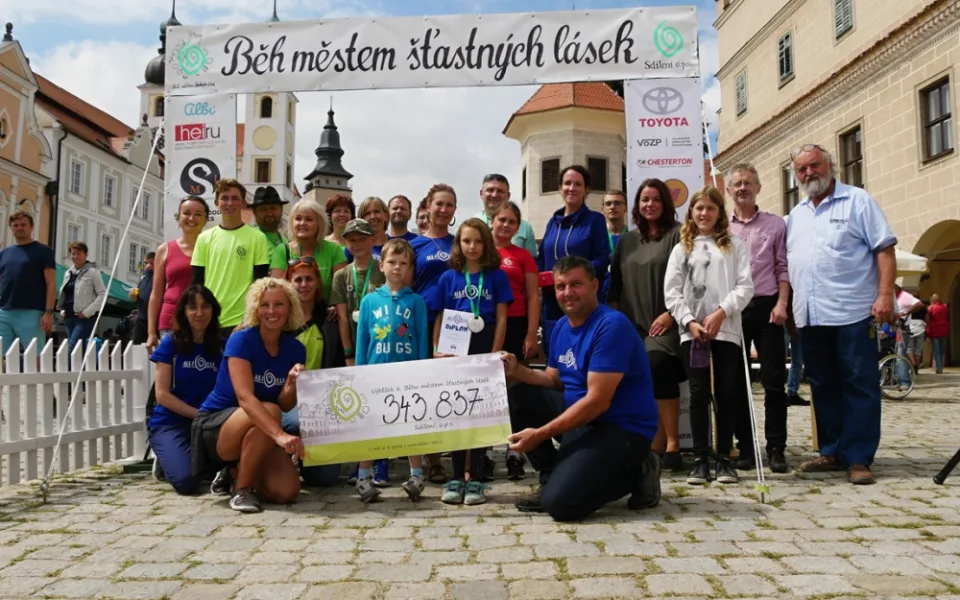 Běh městem šťastných lásek: Na podporu starých a nemocných lidí poputuje přes 300 tisíc korun