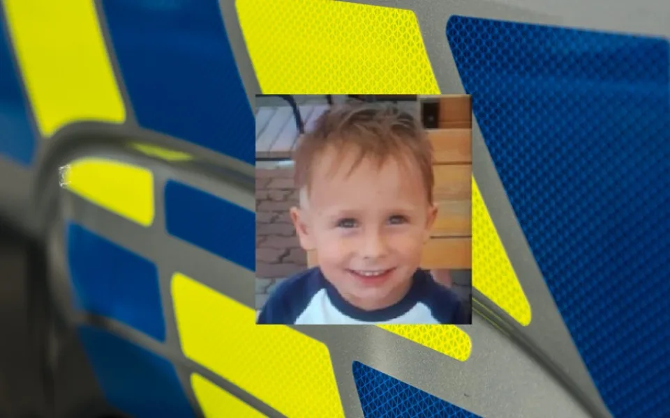 Hledá se tříletý Oliver. Naposledy byl viděn s matkou v ulici Matky Boží v Jihlavě