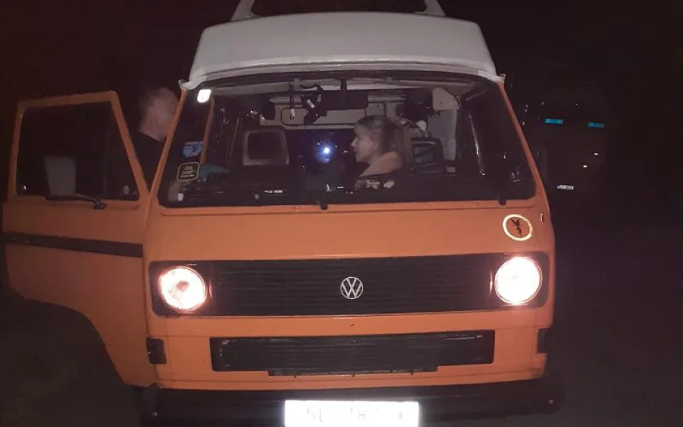 Žena z Rakouska mířila na technoparty u Meziříčka. V plastové krabičce měla 40 gramů drogy