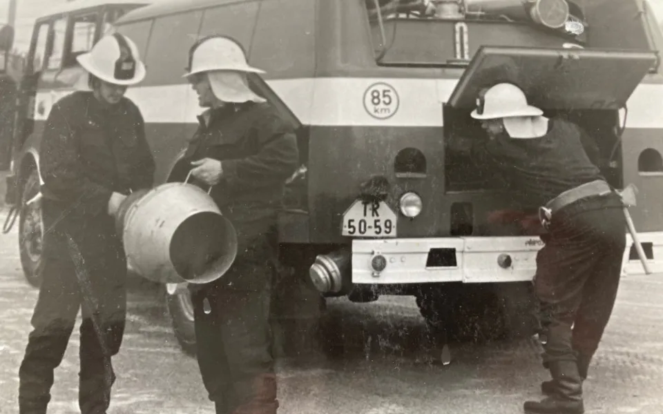 Hasiči v Dukovanech dnes měli slavnostní nástup. Od první směny uplynulo už 40 let