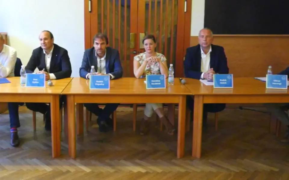 Kandidáti na primátora Jihlavy debatovali o čistotě, bezpečnosti i Horácké aréně