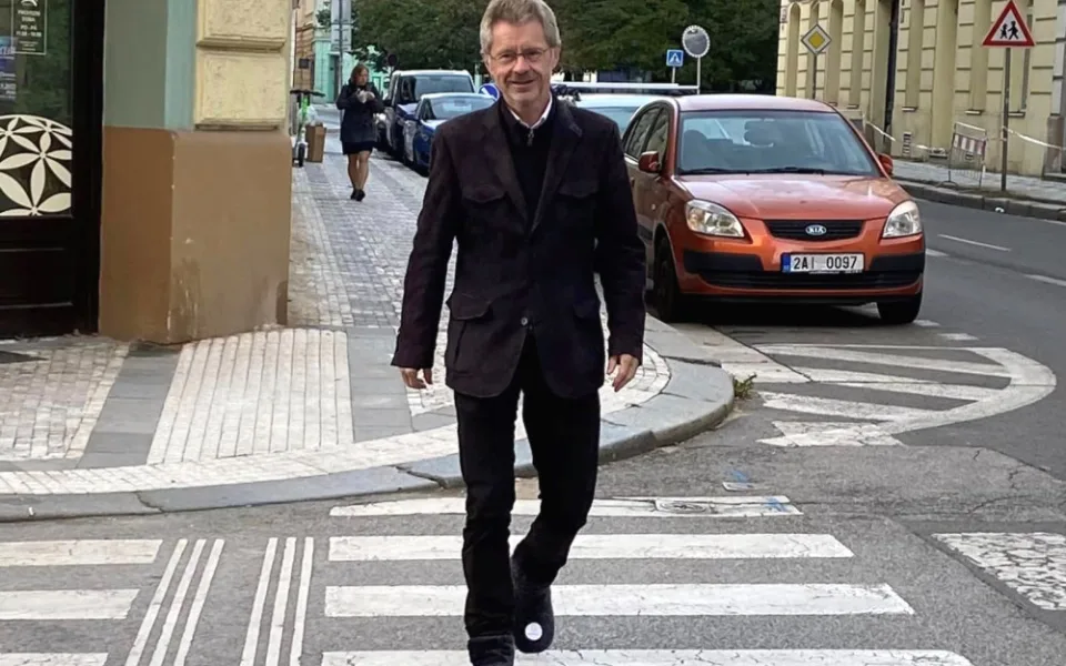 Předseda Senátu Miloš Vystrčil se také dnes zapojil do Papučového dne