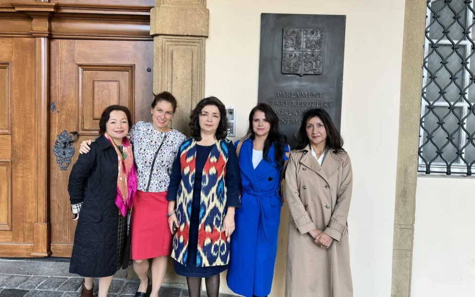 Rahima Mahmut, Eva Decroix, Kelbinur Sibik, Iveta Vancáková, Gulbahar Haitiwaji 