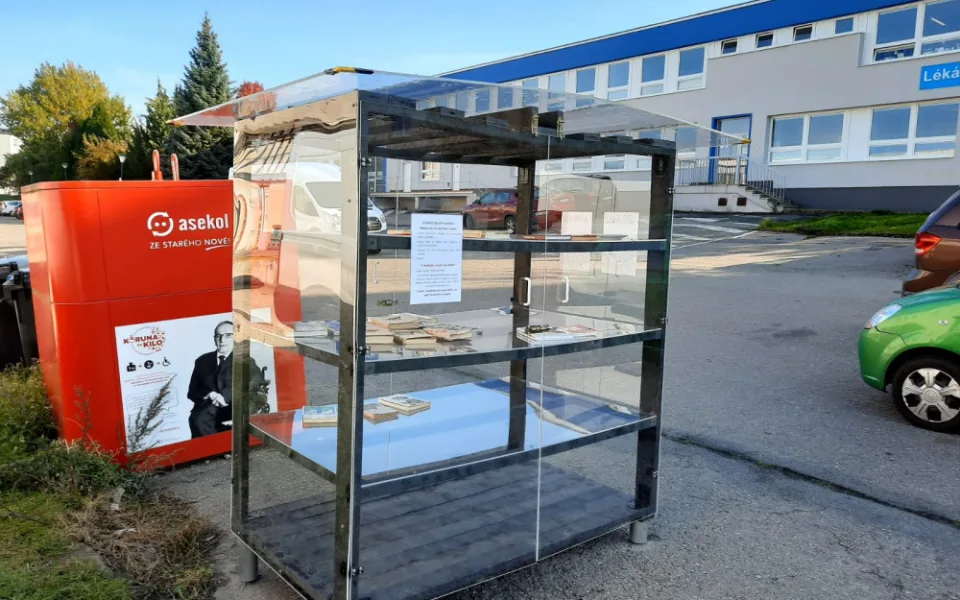 Prosby obyvatel Březinek vyslyšeny. Nepotřebné věci mohou odkládat do nové Re-use skříně