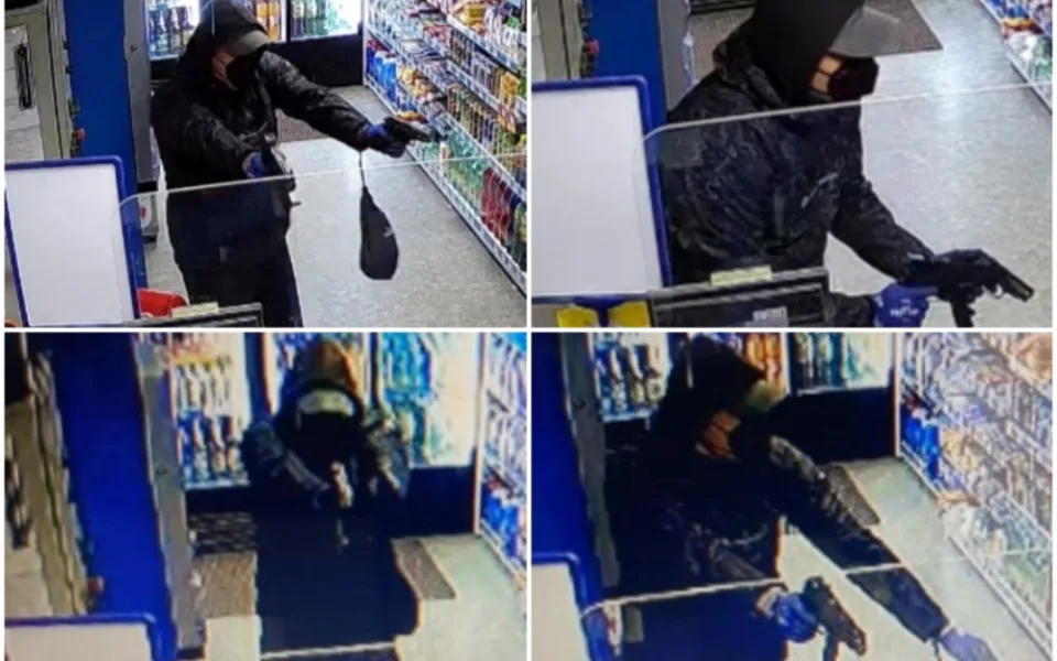 Lupič se dvěma zbraněmi přepadl benzinku v Bíteši, jednou vystřelil. Poznáte ho na fotkách?