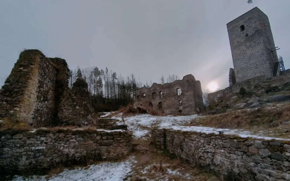 Zřícenina hradu Rokštej u Panské Lhoty