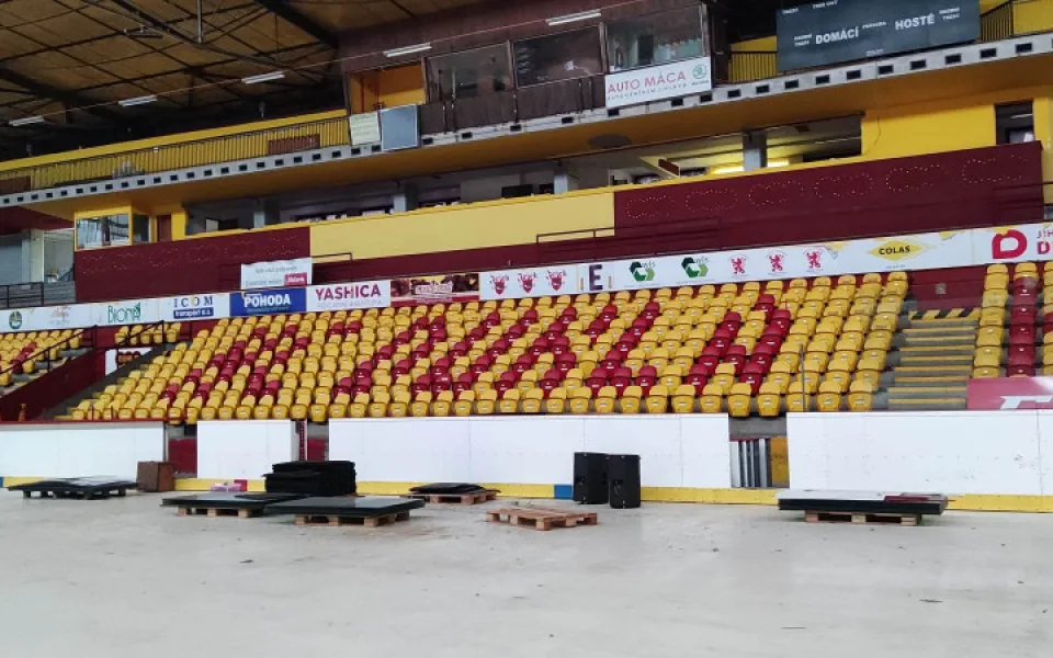 Demolice zimního stadionu má začít letos v létě, chybějící peníze na stavbu arény najde město v úvěrech a přebytku hospodaření