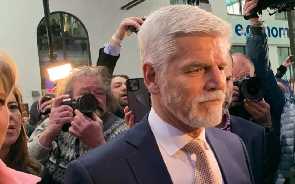 Pavel míří na Hrad. Andreje Babiše porazil o milion hlasů