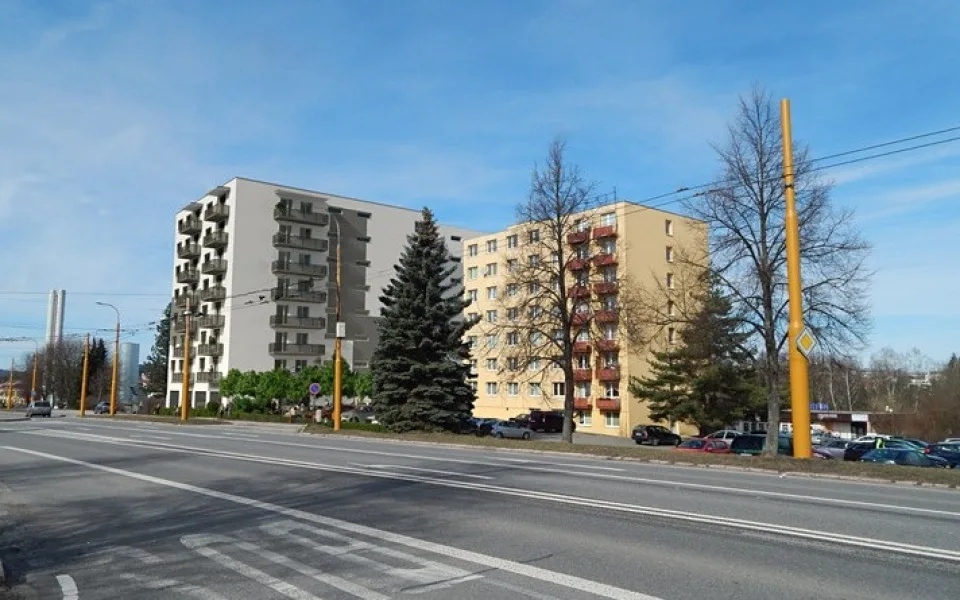 Bytový dům u bývalého Hotelu Jihlava bude dokončen na konci roku 2024. Garsonka vyjde na 4,5 milionu korun