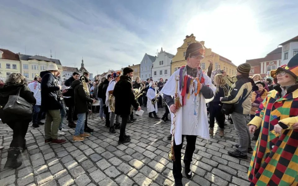 Masopust v Pelhřimově se konal v neobvyklou dobu. Ochutnávala se čtyřmetrová tlačenka