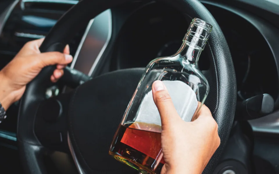 Je tohle možné? Slovák bez řidičáku si během jízdy na dálnici dopřával rum s colou, nadýchal skoro čtyři promile