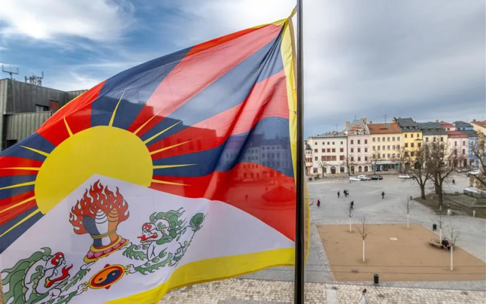 Jihlava na známku solidarity vyvěsila tibetskou vlajku, již posedmnácté za sebou