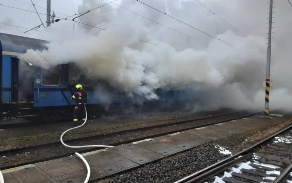 Požár vlaku na nádraží v Havlíčkově Brodě