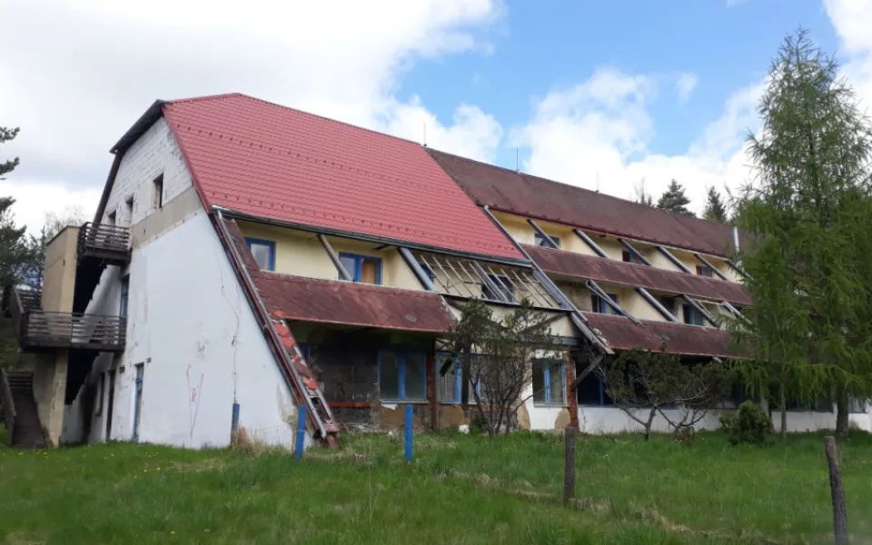 Takto před několika lety vypadal bývalý hotel Harmonie u Švábova