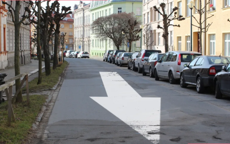 Z Mahlerovy ulice bude od května jednosměrka. Zvýší se počet parkovacích míst a bezpečnost, říká město