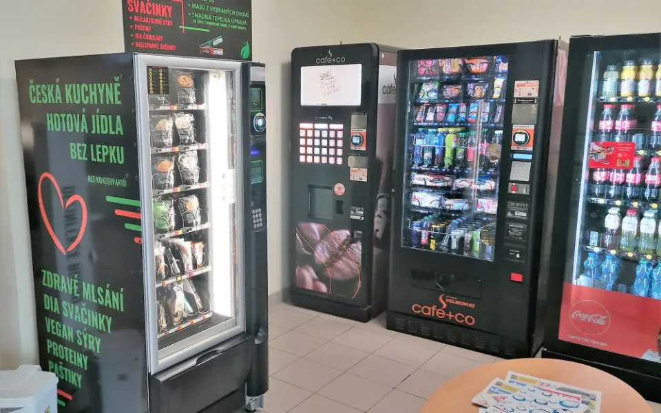 Novinka v pelhřimovské nemocnici. Pro celiaky a lidi s intolerancí tam instalovali bezlepkový automat
