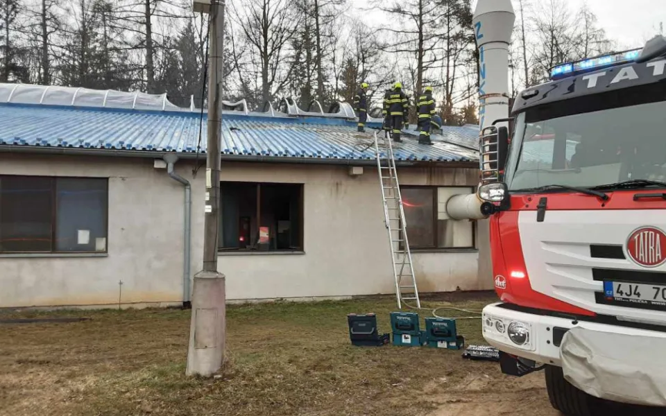 Požár haly zinkovny v Chotěboři. Škoda se dostala na sedm milionů korun