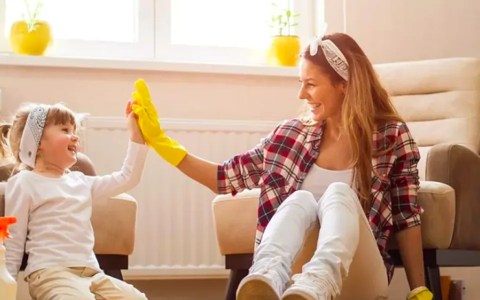 Jak na jednoduchý úklid? Vyzkoušejte jedlou sodu, ocet nebo nano houbičky