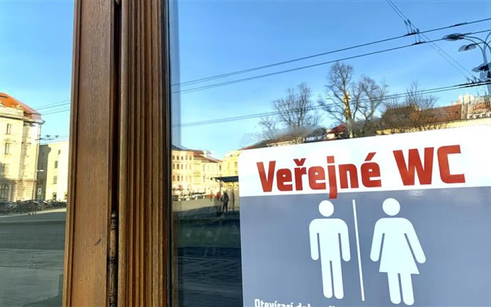 Lidé v Jihlavě opět mohou využít WC v Radniční restauraci. V centru tak jsou po pauze troje veřejné toalety 
