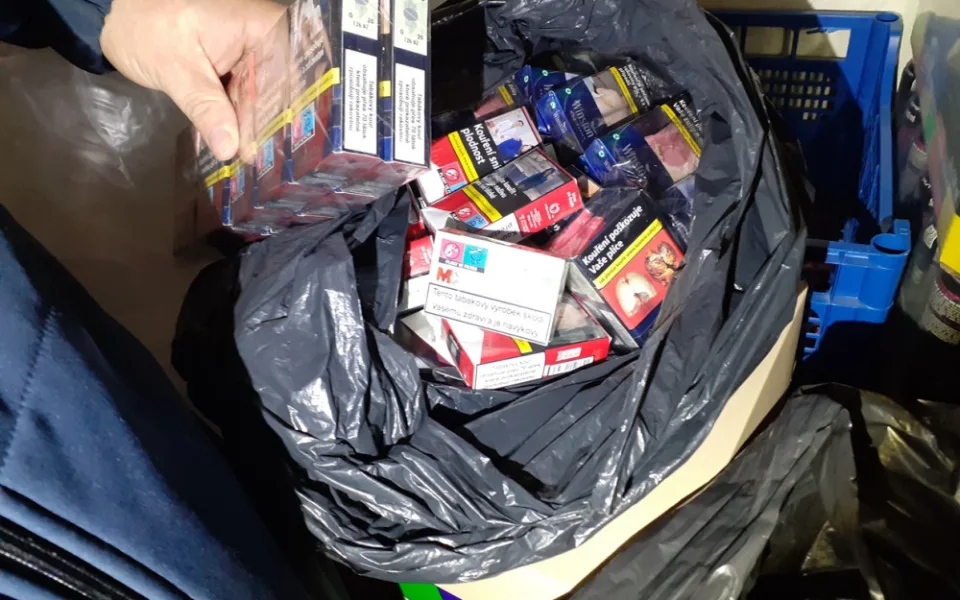 Celníci z Vysočiny zajistili skoro 25 tisíc cigaret bez platné tabákové nálepky