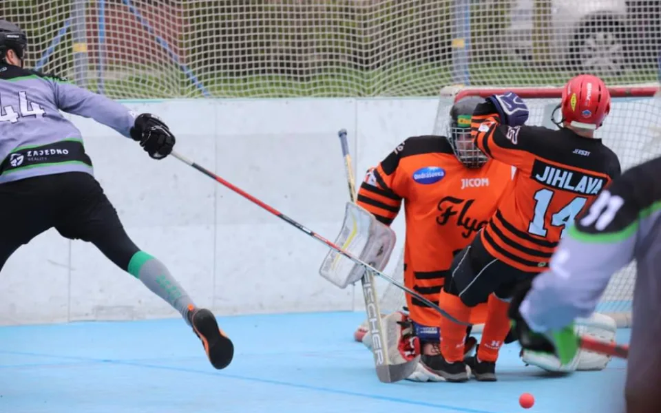 Hokejbaloví Flyers i SK Jihlava postoupili s přehledem do druholigového semifinále