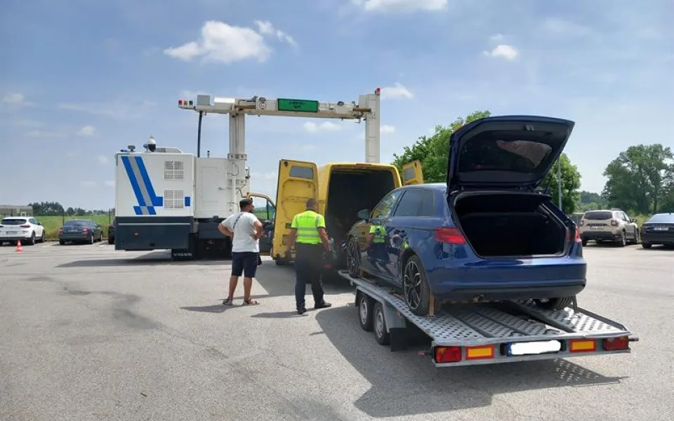 Bulhar převážel po dálnici Audi s ukrytým pytlíkem efedrinu. Nemám s tím nic společného, tvrdí