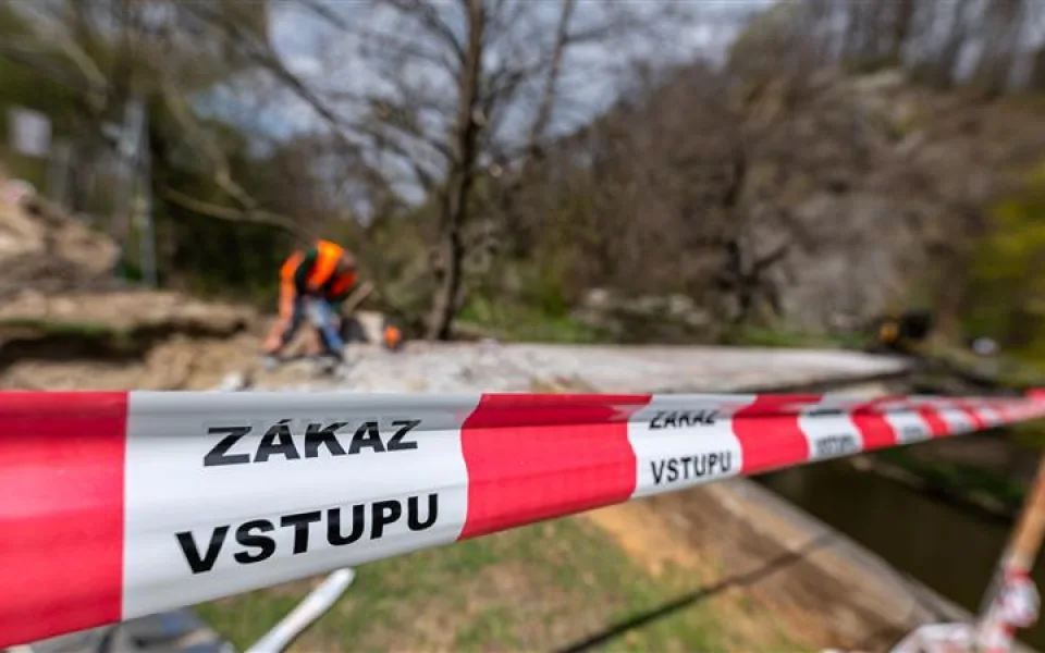 Lávka v Heleníně bude příští týden uzavřena. Finalizuje rekonstrukce, pokládá se izolační vrstva