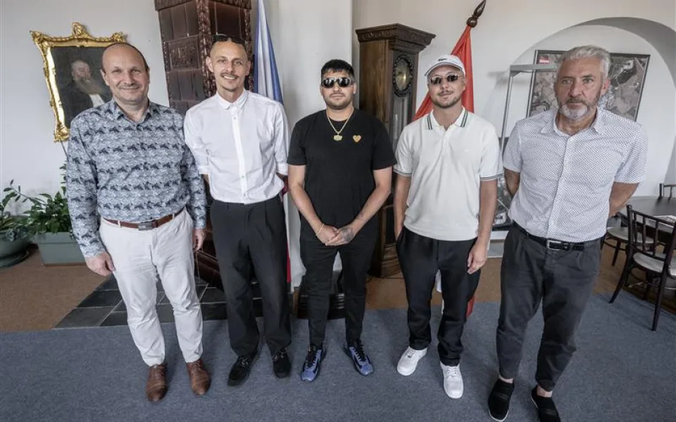 Úspěšní rapeři 58G navštívili primátora. Ten ocenil, že ve své tvorbě odrážejí dění jihlavských ulic
