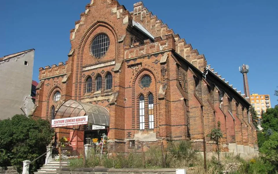 Konec nákupům na tržnici. Synagogu v Meziříčí převzalo město, to tam bude pořádat různé akce
