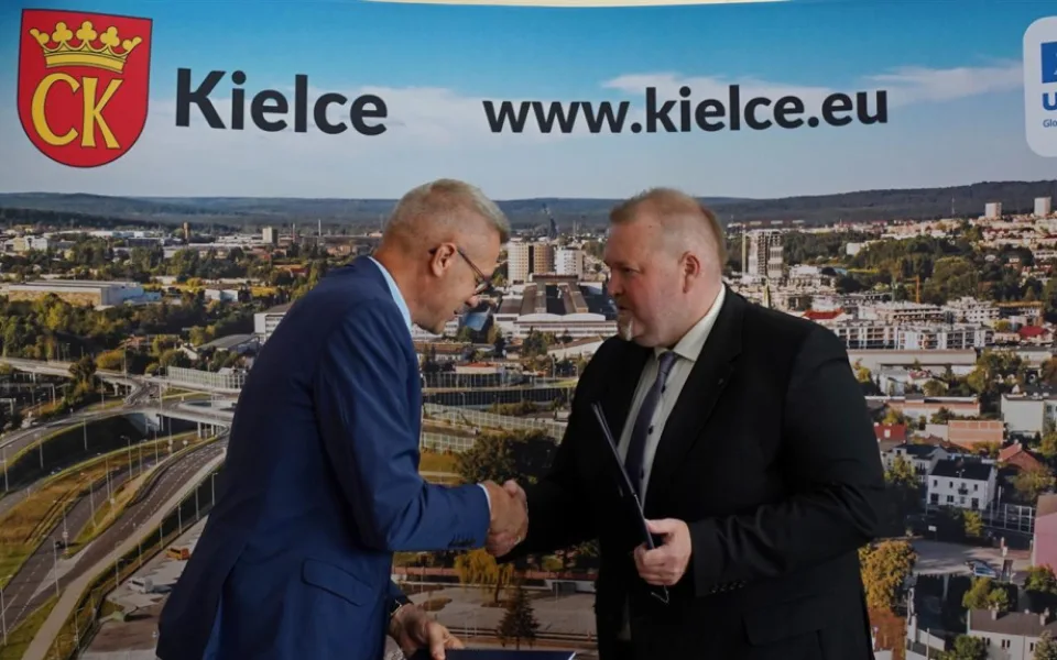 (Zleva) starosta města Kielce Bogdan Wenta, místostarosta Třebíče Miloš Hrůza
