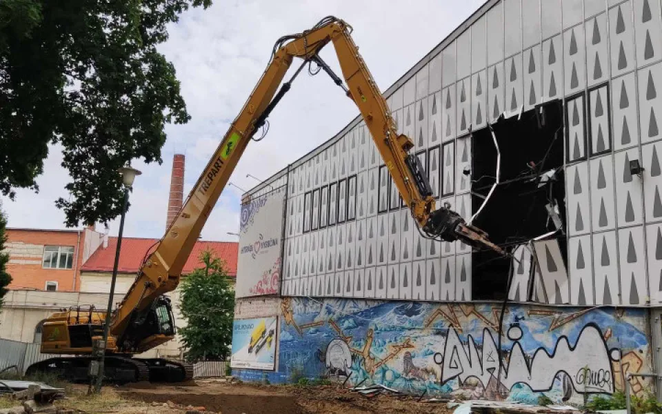 Naděje i nostalgie. V Jihlava začala demolice zimního stadionu, nahradí ji moderní aréna za 1,9 miliardy korun