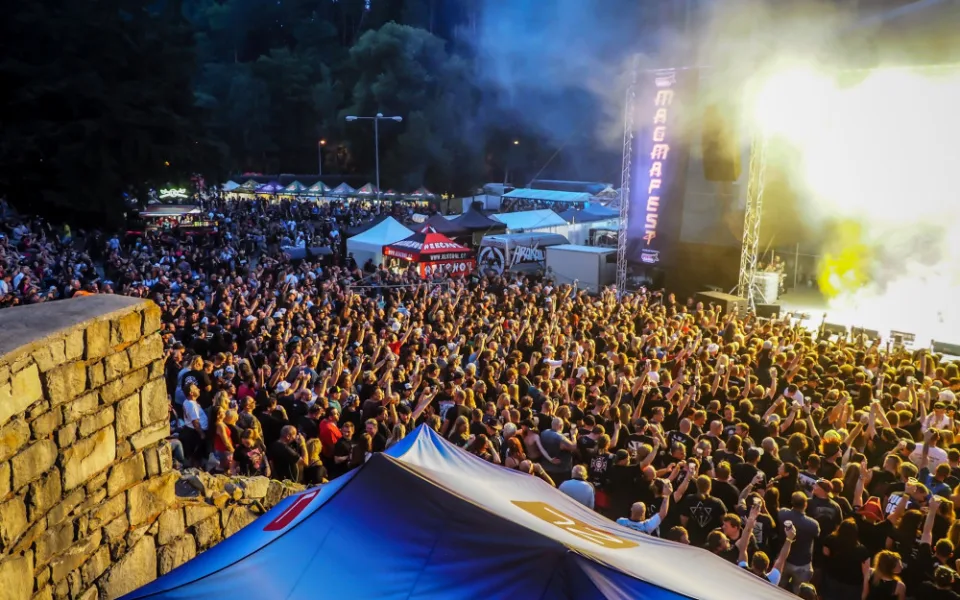 Přeplněný festival Magmafest čelí kritice, nabídl nekonečné fronty. Chyby nastaly, ale bezpečnost byla na vysoké úrovni, říká pořadatel