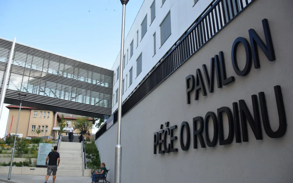 Pelhřimovská nemocnice má nový Pavilon péče o rodinu. Podívejte se, jak to uvnitř vypadá
