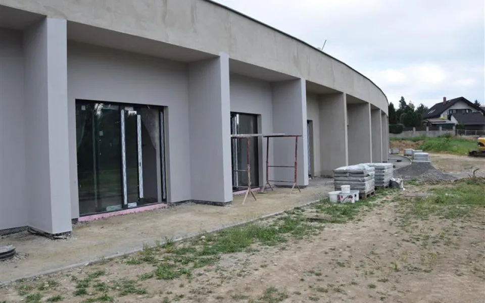 Podívejte se, jak pokračuje stavba krajského hospice. V pondělí se začnou betonovat podlahy