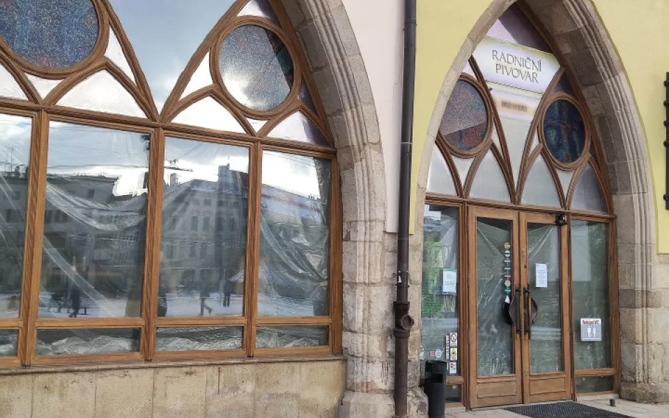Nájemce do bývalé Radniční restaurace, pokud třetí. Město nabízí zájemci dočasné snížení nájmu na polovinu