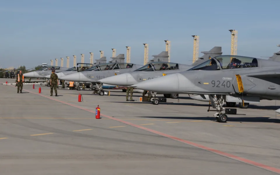 Šest stíhaček Gripen je dočasně v Náměšti nad Oslavou, kvůli údržbě jejich domovské základny