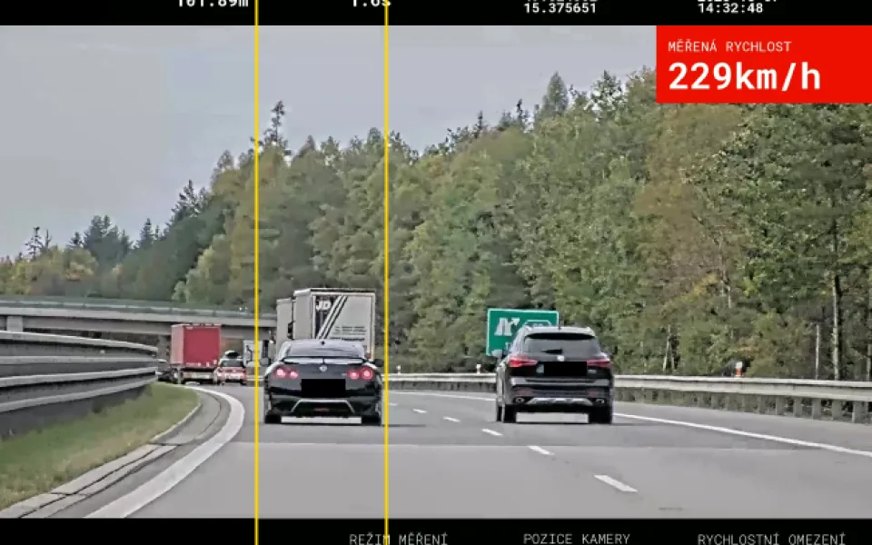 Závodník na D1. Řidiči se na tachometru ukázala rychlost 229 km/h, zastavila ho až dálniční policie z Beranova