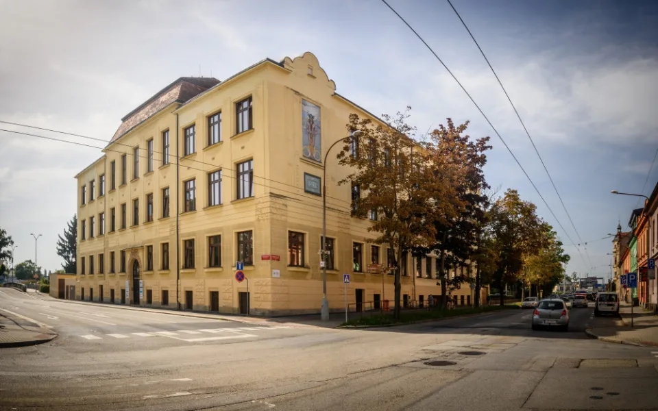 Stavba budovy Střední školy obchodní započala před 115 lety