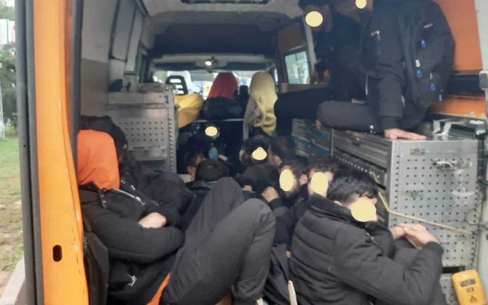 Přes Vysočinu cestovali další migranti ze Sýrie. V jedné dodávce se jich tísnilo sedmadvacet