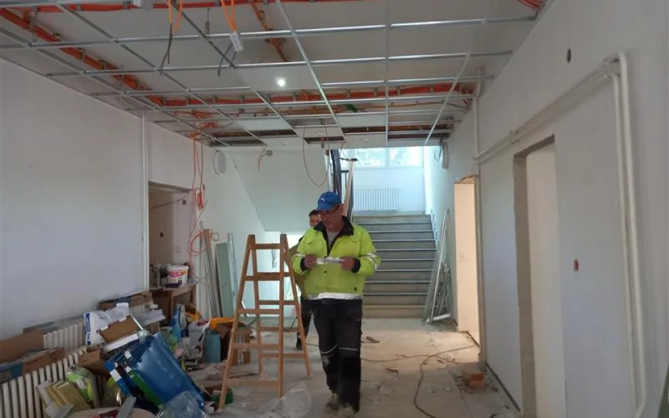 Už brzy v novém. Dva domovy mládeže prochází modernizací, podívejte se na průběh rekonstrukce