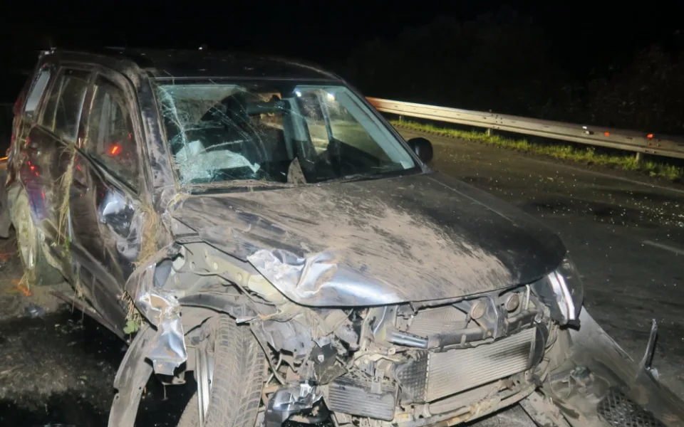 Muž v Toyotě řídil opilý a boural. Policie navíc zjistila, že mu teprve pár dní platí zákaz řízení