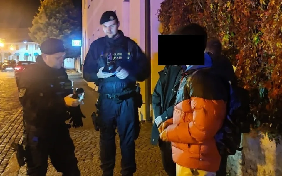 Policisté v kraji kontrolovali mládež, jestli nepije alkohol. Obešli bary, kluby a další místa, kde se mladí schází