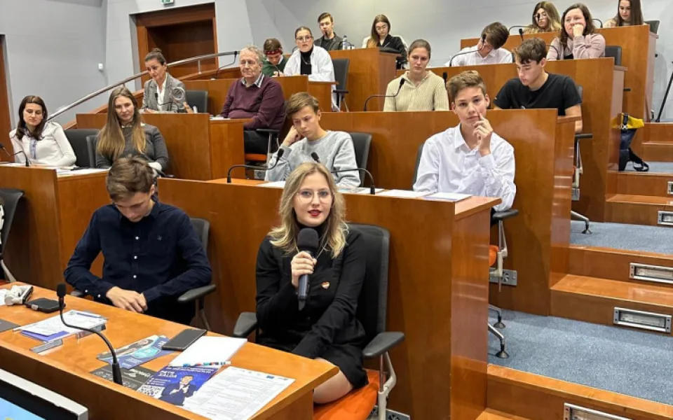Studenti v Jihlavě diskutovali o jinakosti, LGBT, dezinformacích nebo i umělé inteligenci