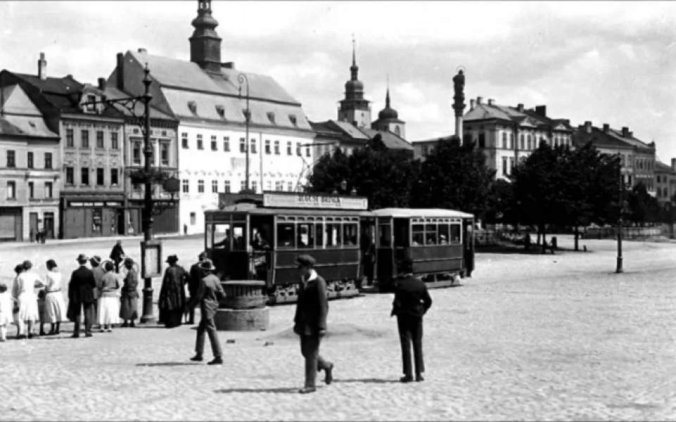 Tramvajový vůz v horní části Masarykova náměstí